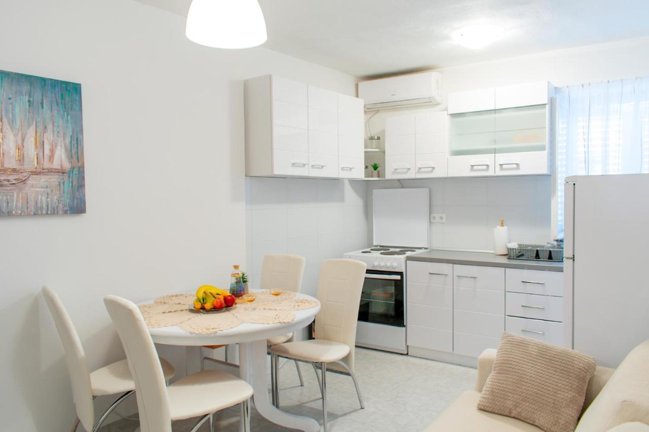Апартаменты Apartman Karmen Каштела Экстерьер фото