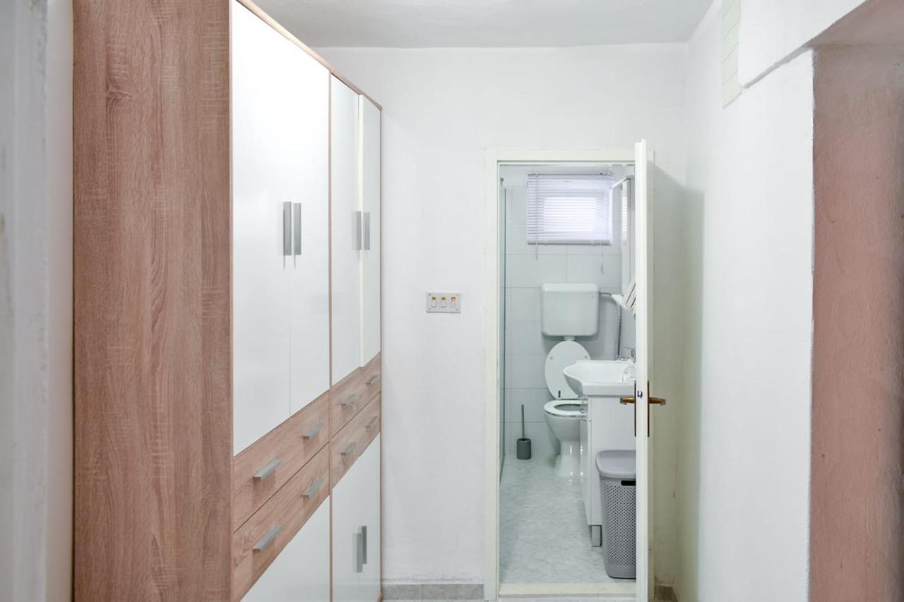 Апартаменты Apartman Karmen Каштела Экстерьер фото
