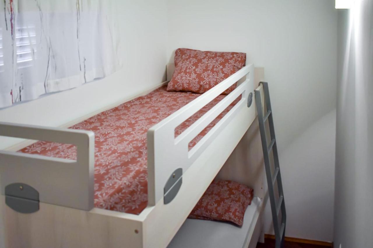 Апартаменты Apartman Karmen Каштела Экстерьер фото